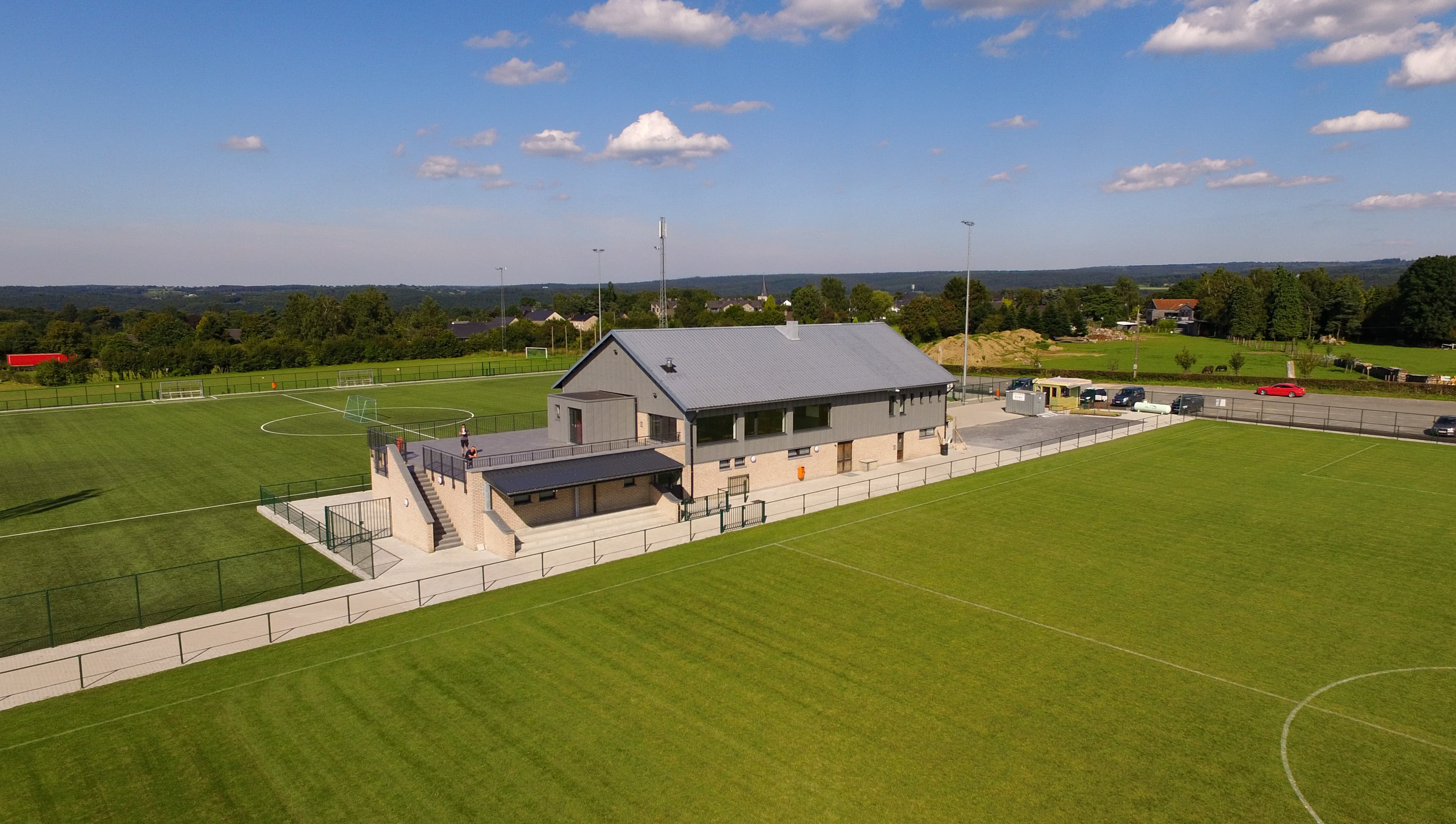 Le clubhouse du RFC Sart, vue aérienne
